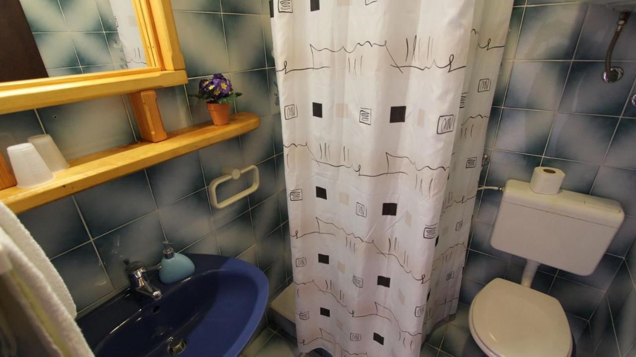 Apartments And Rooms Jelka Malinska Exterior photo