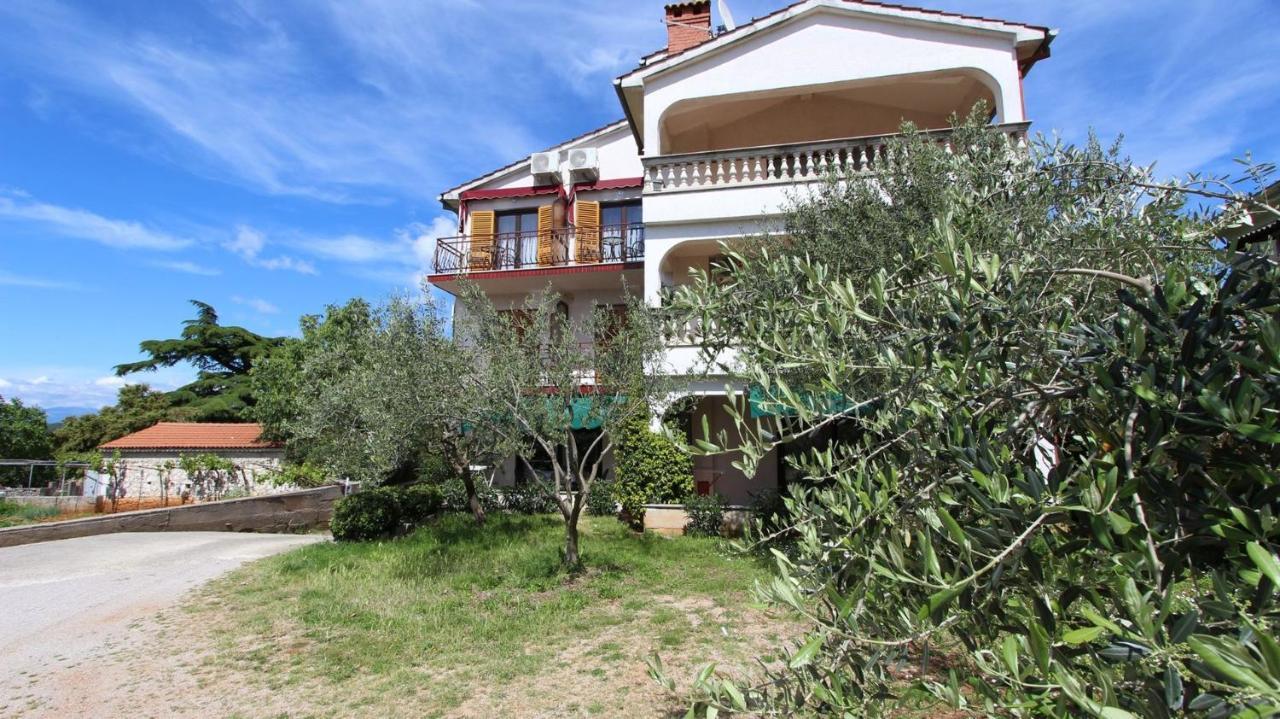 Apartments And Rooms Jelka Malinska Exterior photo