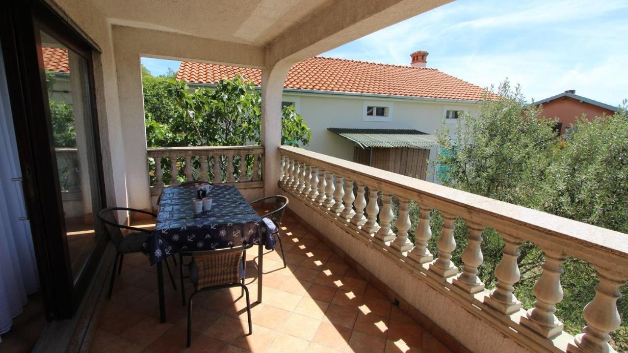 Apartments And Rooms Jelka Malinska Exterior photo