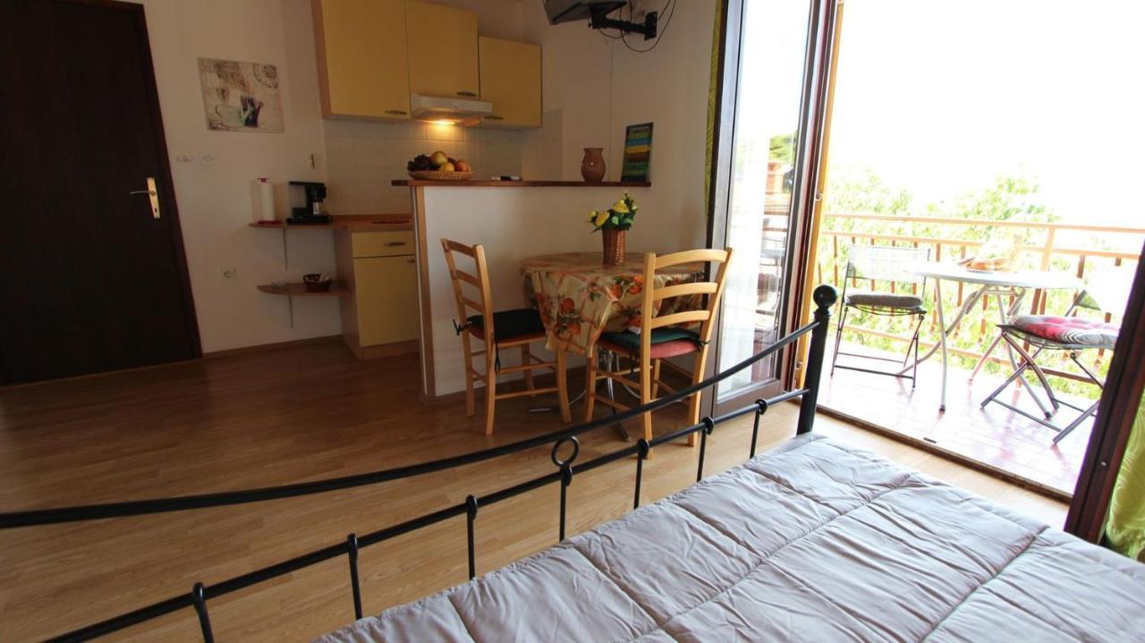 Apartments And Rooms Jelka Malinska Exterior photo